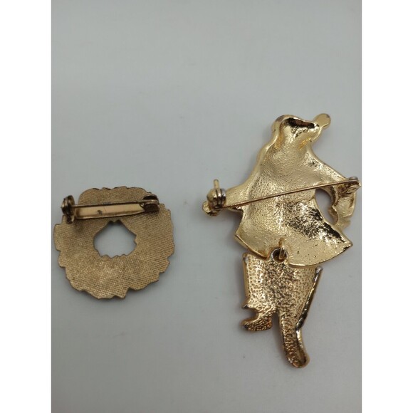 Set 2 VINTAGE ENAMEL STANDING SANTA Jointed RARE CHRISTMAS Pin Brooch VTG Wreath - Picture 4 of 6